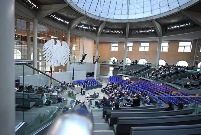 Image from: Analysis finds 37% of German parliamentarians have additional income