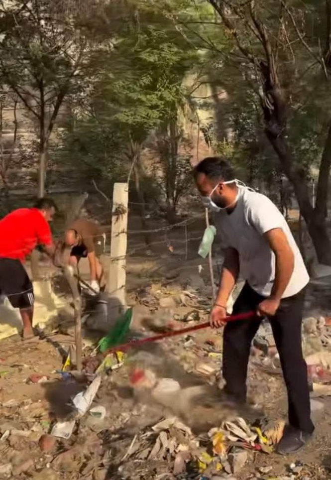 Image from: Residents take up brooms to clean historic Nabha Fort