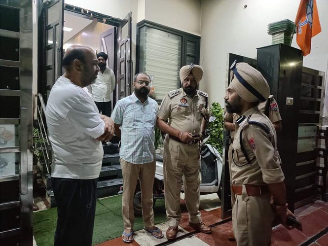 Image from: Petrol bomb hurled at clinic opposite RSS office in Bathinda