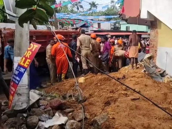 Image from: Keralam: Three children killed after tipper lorry hits bus stop