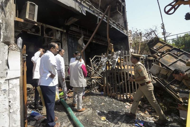 Image from: Demolition notice issued for Aliganj building after Lucknow fire as SIT begins probe