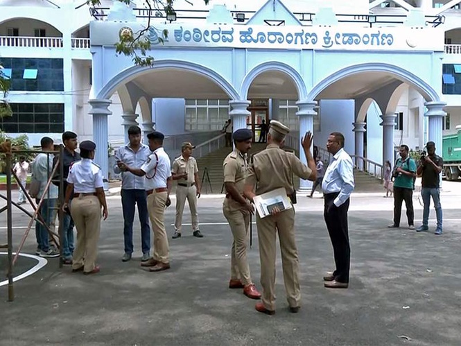 Image from: Bengaluru police fact-check clears Congress rally of blame in NEET aspirants delay