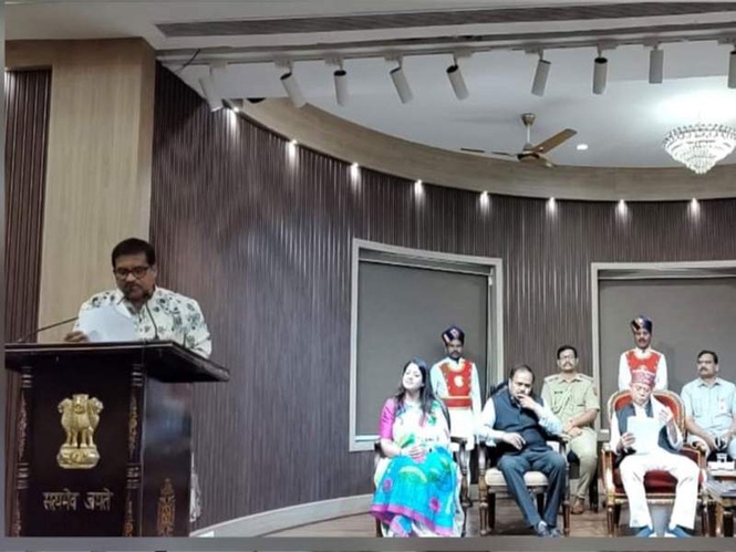 Image from: Lok Bhavan Telangana celebrated West Bengal Foundation Day. Governor Shri Shiv Pratap Shukla was felicitated by Abhijeeth Bhattacharjee