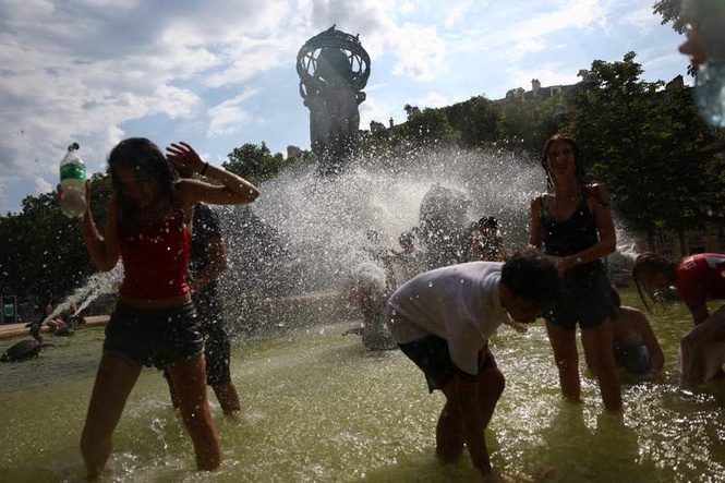 Image from: What is the ’Omega Block’ causing Europe’s intense heatwave?