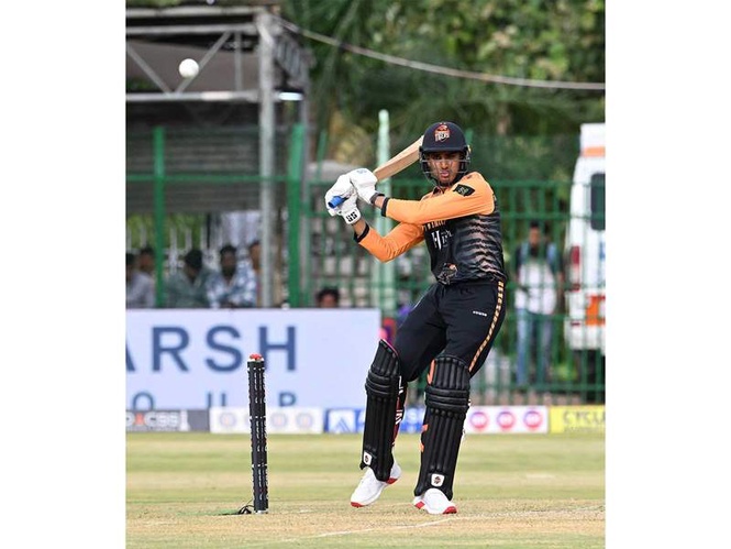 Image from: Maharaja Trophy KSCA T20: Skipper Aneeshwar Gautam leads Hubli Tigers to commanding 7-wicket win