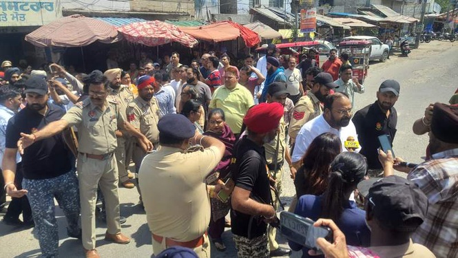 Image from: Adampur MC president poll stalled after clash among AAP councillors