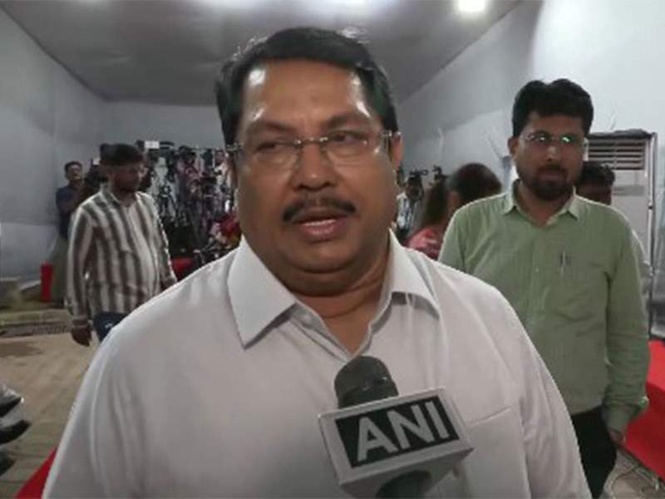 Image from: "Country's politics has become rotten": Congress' Vijay Wadettiwar on Shiv Sena (UBT) MPs joining Shinde camp