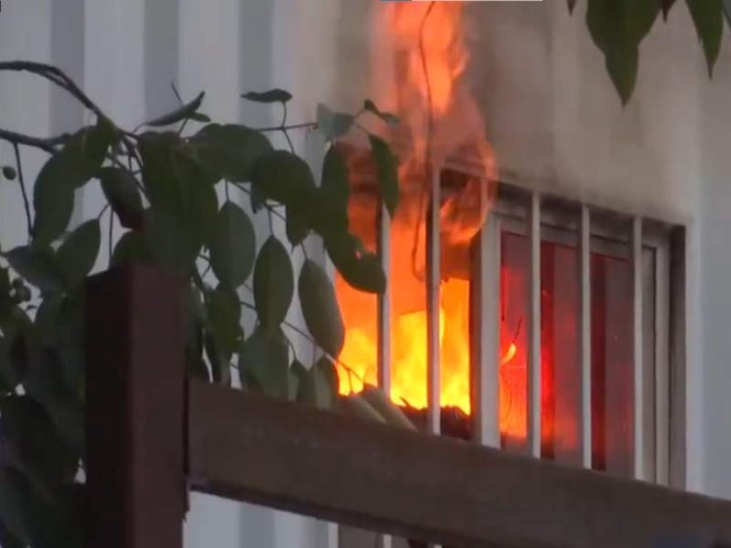 Image from: Delhi: Fire breaks out in slums near Udyog Bhawan, no casualties reported