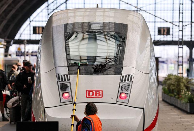 Image from: German rail services resume after nationwide communications failure