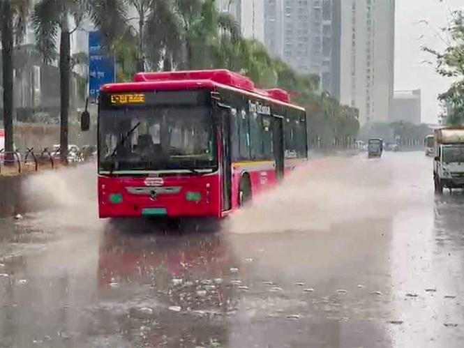Image from: Heavy rain lashes Mumbai; IMD issues orange alert, Andheri Subway shut due to waterlogging