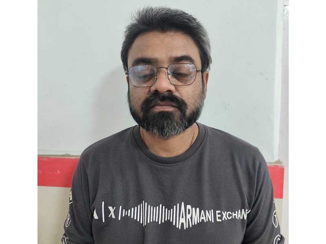Image from: Mumbai Police arrest wanted accused after 20 years in 2006 cheating case