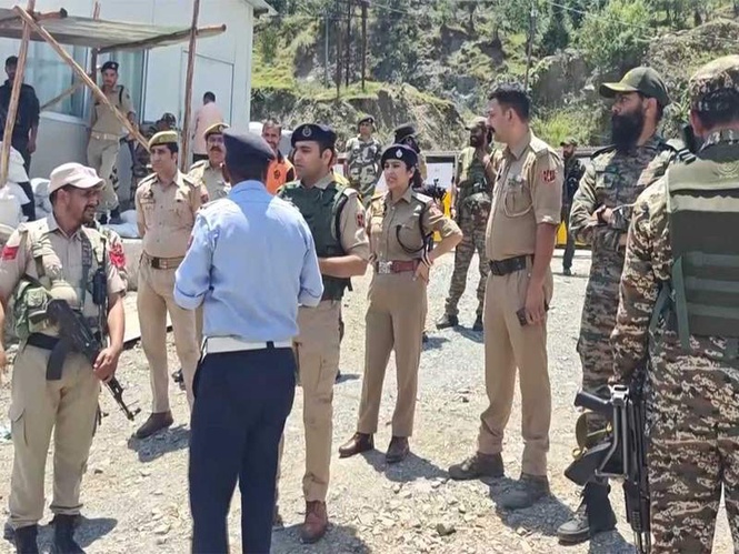 Image from: J-K: Security forces conduct mock drill on NH-44 in Ramban ahead of Shri Amarnath Yatra in Ramban