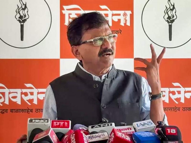 Image from: "Ladna hai gaddaron ke khilaaf": Sanjay Raut's peotic jibe at six rebel MPs after switch to Shiv Sena