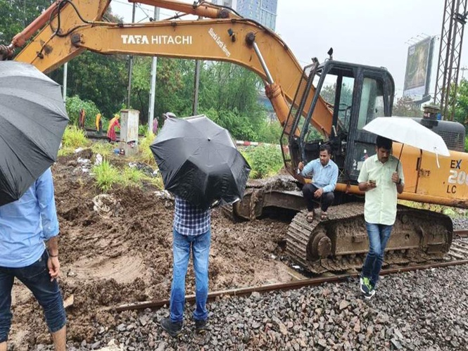 Image from: Maharashtra: Trans-Harbour rail services resume after track damage; total 24 trains cancelled due to downpour