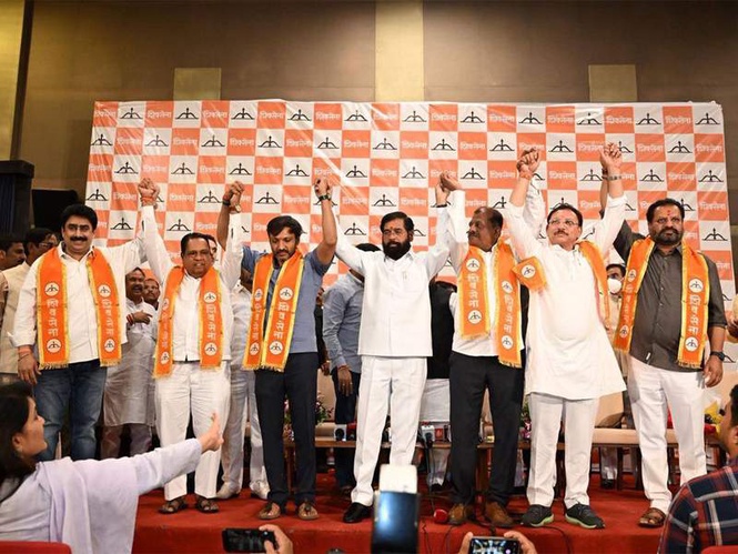 Image from: Lok Sabha Speaker Om Birla calls UBT Sena leaders for meeting after 6 MPs switch to Shiv Sena