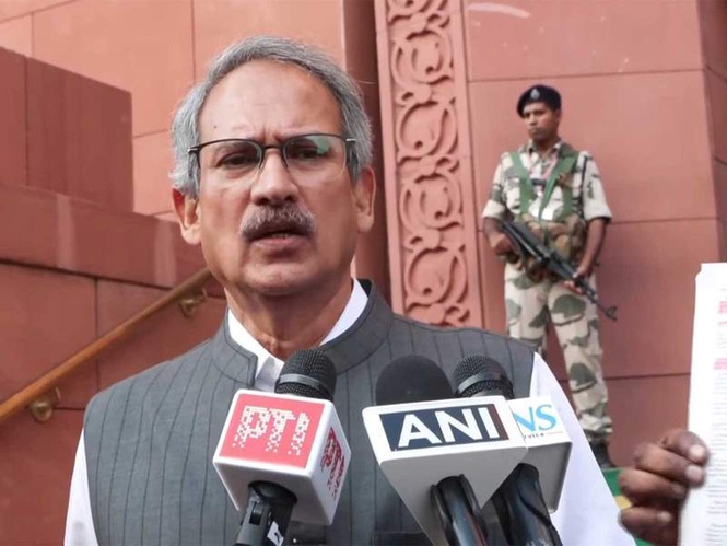 Image from: 'Speaker will play biggest role, he'll ensure justice is done in MP defection row': UBT MP Anil Desai after meeting Om Birla