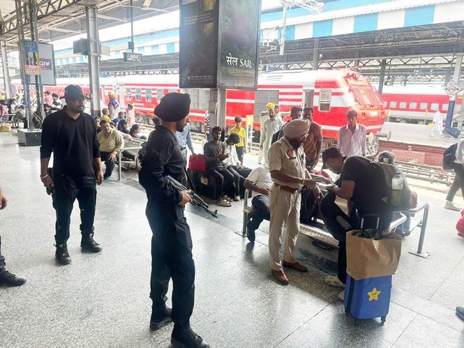 Image from: Special police drive held across Amritsar to strengthen public safety