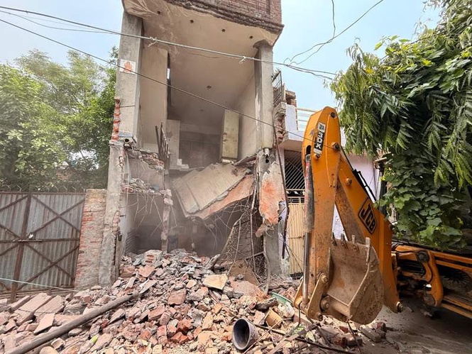 Image from: Ludhiana police demolish drug smuggler’s house