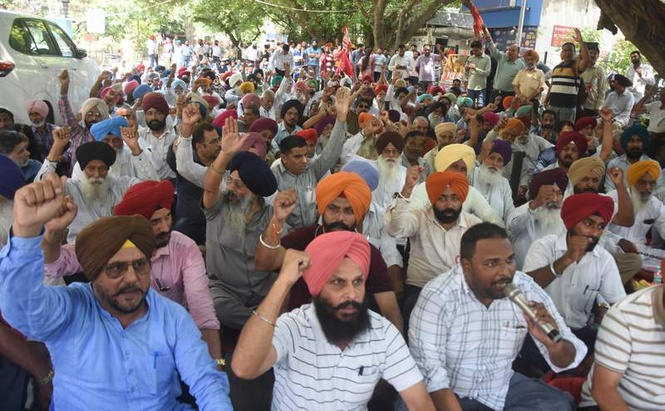 Image from: Employee unions stage protest near DC office in Ludhiana