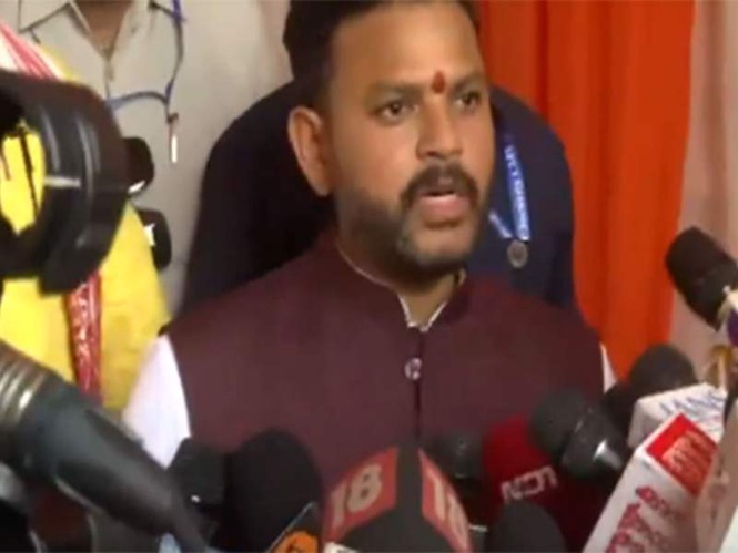Image from: Government may ask airlines to review surcharges and additional prices if crude stabilises: Civil Aviation Minister