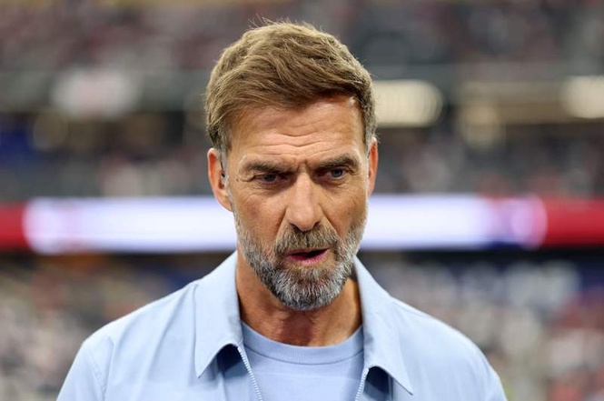 Image from: Jurgen Klopp jokes that hydration breaks at the World Cup are ‘a welcome break’