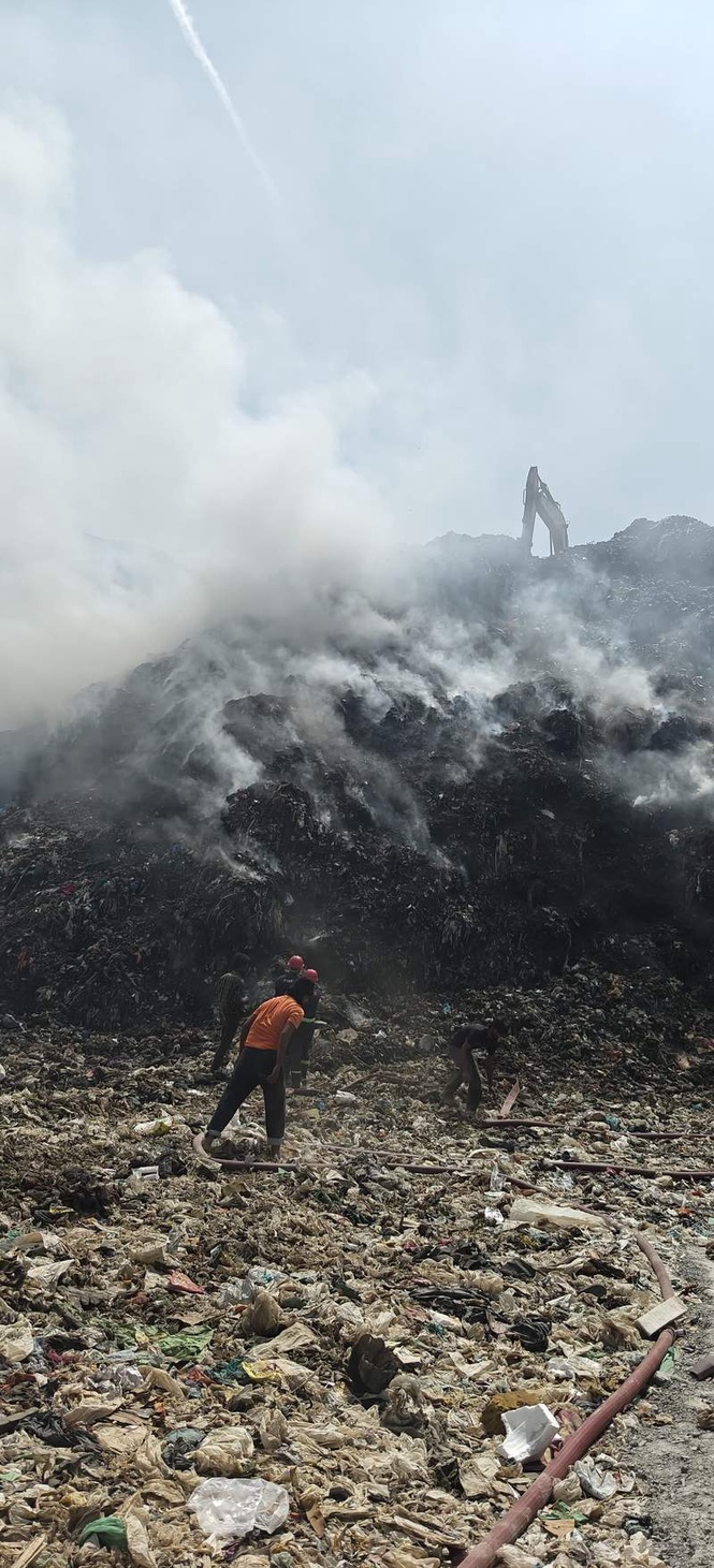 Image from: Fresh Bandhwari landfill fire raises questions over safeguards