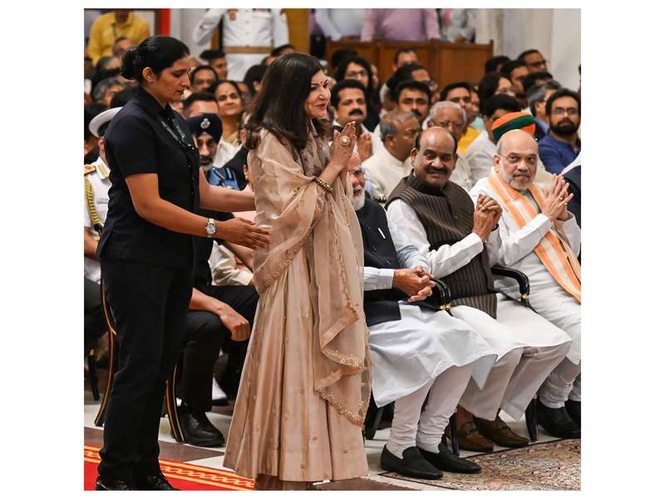 Image from: "I am well and progressing positively": Alka Yagnik reassures fans after viral wheelchair appearance at Padma Awards