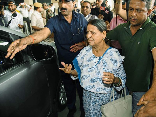 Image from: Patna: Rabri Devi asked to vacate official bungalow by June 29, failure to comply will result in legal action
