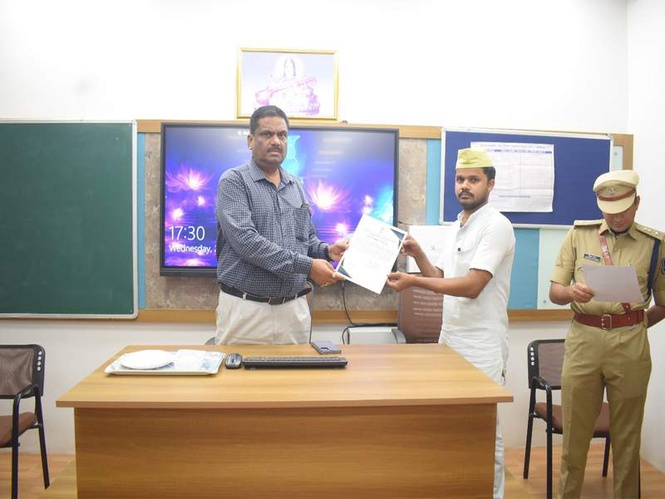 Image from: Gujarat: CID Crime and Prisons DGP visits Lajpore Central Jail in Surat, awards certificates to inmate toppers