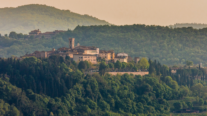 Image from: In Tuscany, this quintessentially Italian medieval village becomes an open-air gallery for several months (and the result is stunning)