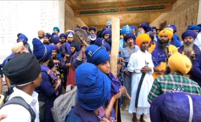 Image from: Karnaprayag clash: Nihang Sikhs leave for Uttarakhand seeking peaceful solution