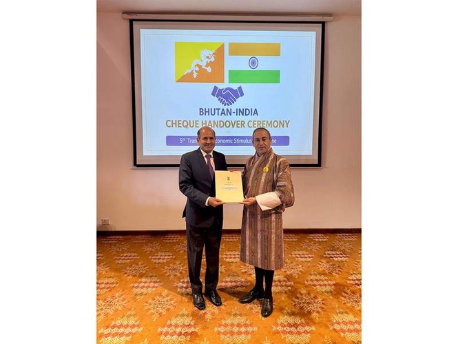 Image from: India hands over Rs 2.5 billion to Bhutan as 5th tranche towards Economic Stimulus Programme