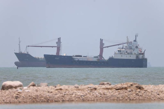 Image from: UN halts escort of ships through Hormuz after vessel comes under attack