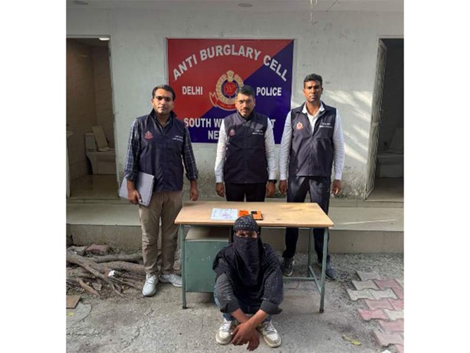 Image from: Delhi Police bust interstate cyber gang using fake gas alerts, APK; 4 held