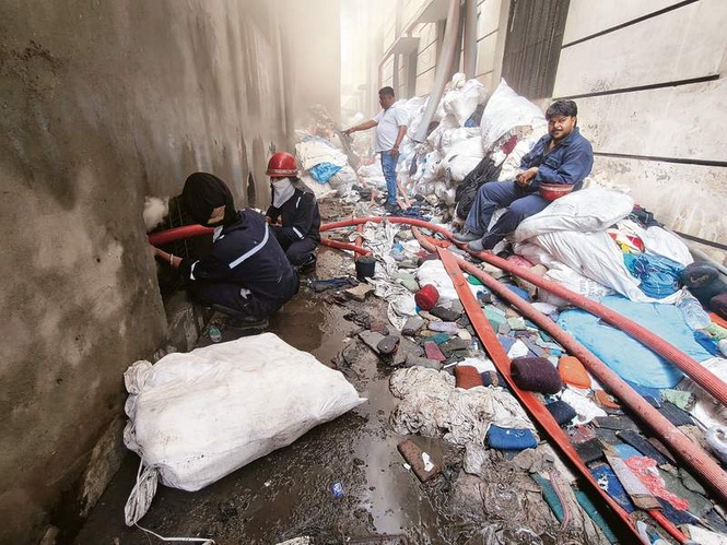 Image from: Huge stock gutted at textile unit in Ludhiana