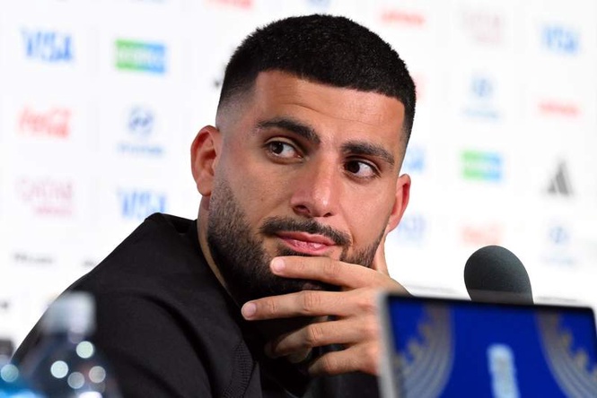 Image from: Small German town of Achim celebrates local hero Deniz Undav