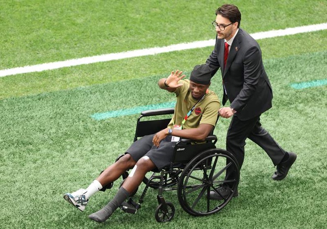 Image from: Ismael Kone speaks to Canada teammates for the first time after World Cup ending injury