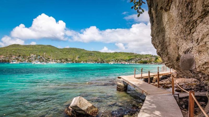 Image from: In the Grenadines, these are the most beautiful beaches you’ll want to visit immediately (with turquoise water and sun-soaked sand)