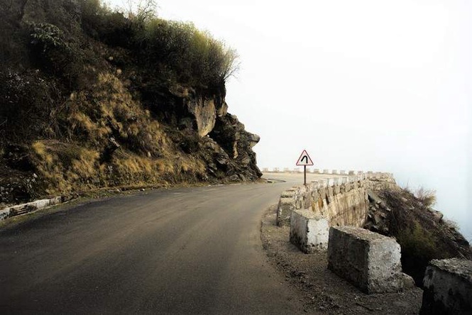 Image from: 6 killed as pick-up van plunges into gorge in Shimla’s Rampur