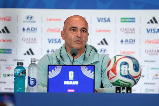 Image from: Don't Start Now - Dua Lipa music interrupts Portugal press conference