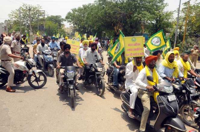 Image from: Farmers hold flag march against proposed India-US trade deal
