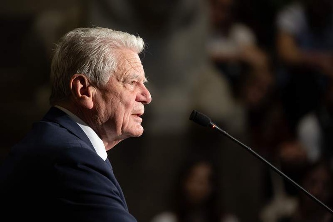 Image from: Former German leader says a female president would be a good sign