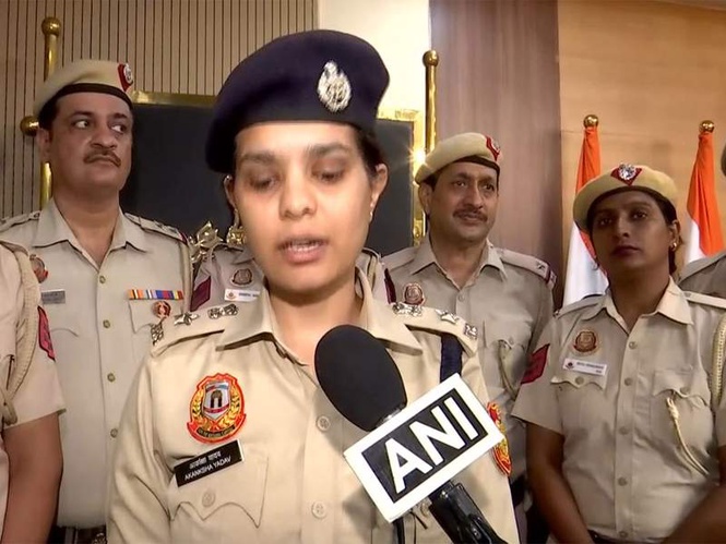 Image from: Delhi police busts drug racket, recovers cash worth Rs 22 Lakh