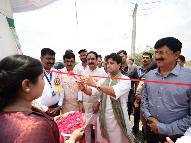 Image from: Union Minister Scindia inaugurates Rs 20 cr solar plant, Rs 17.98 lakh check dam in Guna