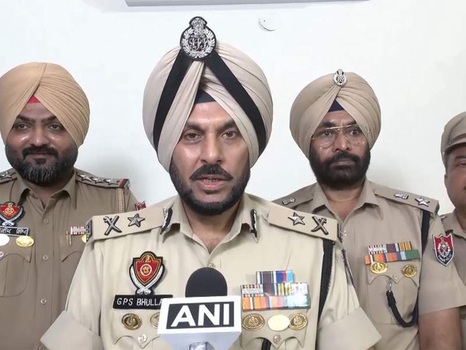 Image from: Punjab Police recover 10 sophisticated pistols, arrest 4 in cross-border arms smuggling module