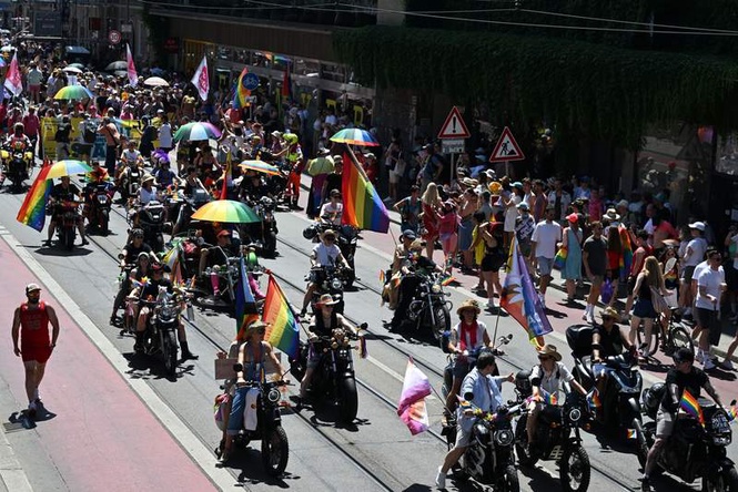 Image from: Tens of thousands join Munich Pride parade despite sweltering heat