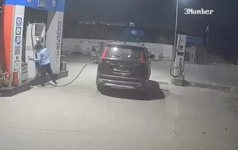 Image from: Scorpio driver gets tank filled with Rs 6,000 petrol, escapes pump located on Pataudi-Bilaspur road