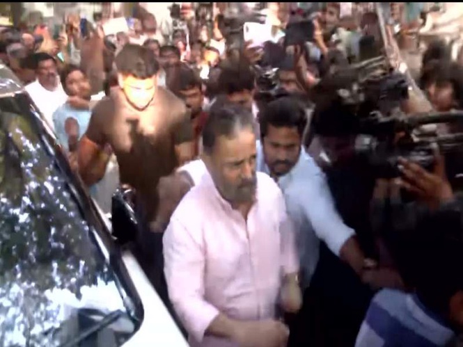 Image from: Kamal Haasan visits K Bhagyaraj's residence, pays last respects to late filmmaker