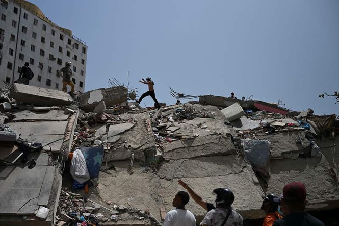 Image from: Death toll from Venezuela earthquakes climbs to more than 1,400
