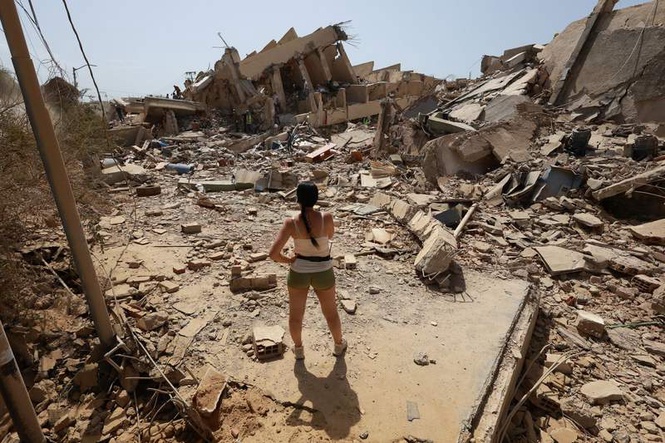 Image from: Venezuela quake death toll rises to 1,430 as rescue window narrows